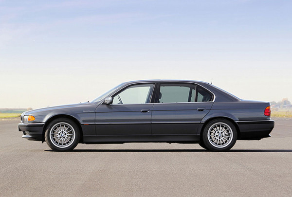 BMW serija 7 E38