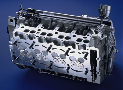 Glava motora rednog 4-cilindričnog 16V motora (Daimler AG)